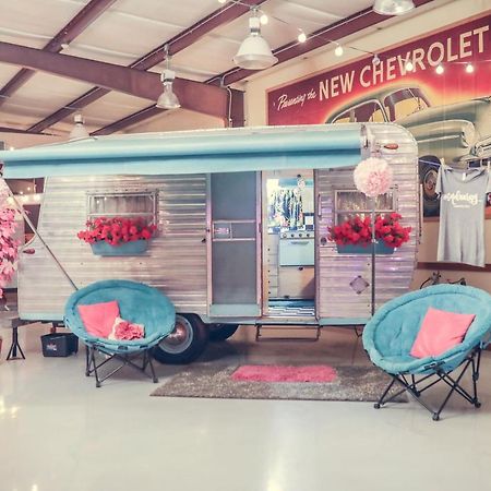 Lone Star Glamp Inn Warrenton Екстериор снимка