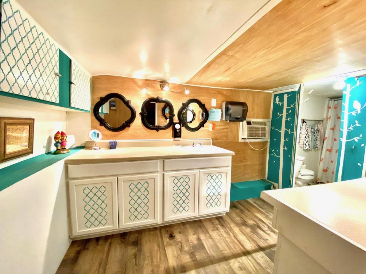 Lone Star Glamp Inn Warrenton Екстериор снимка