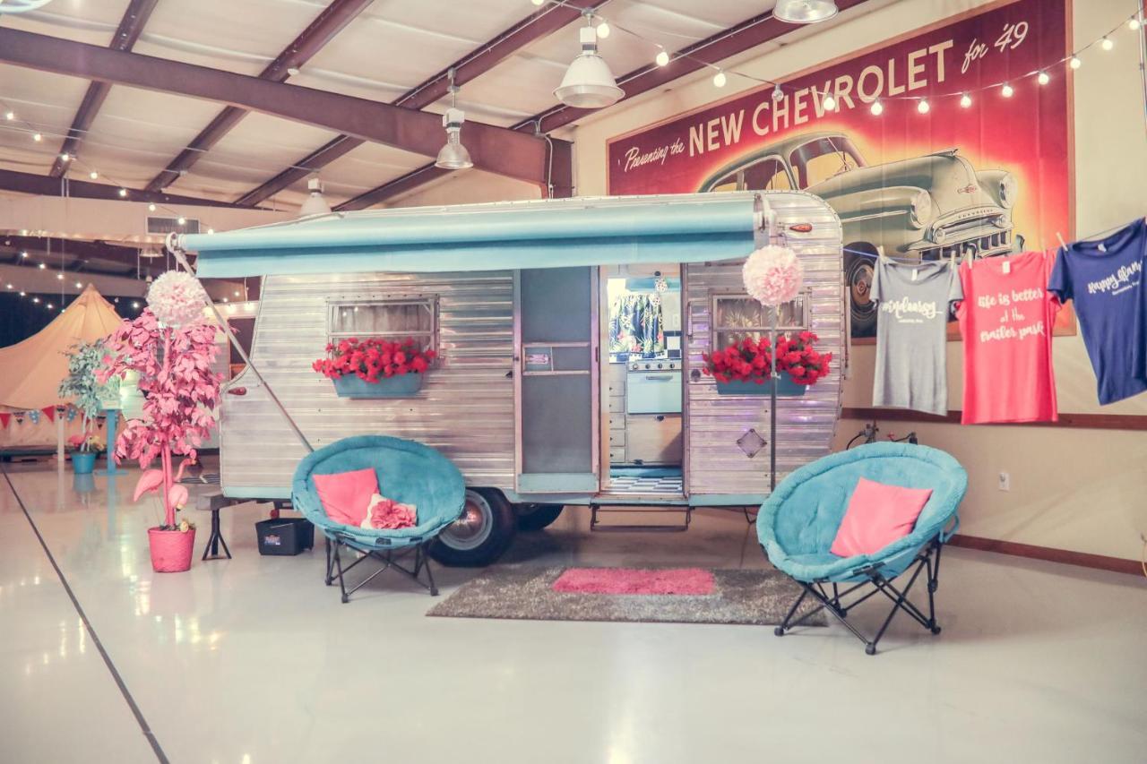 Lone Star Glamp Inn Warrenton Екстериор снимка