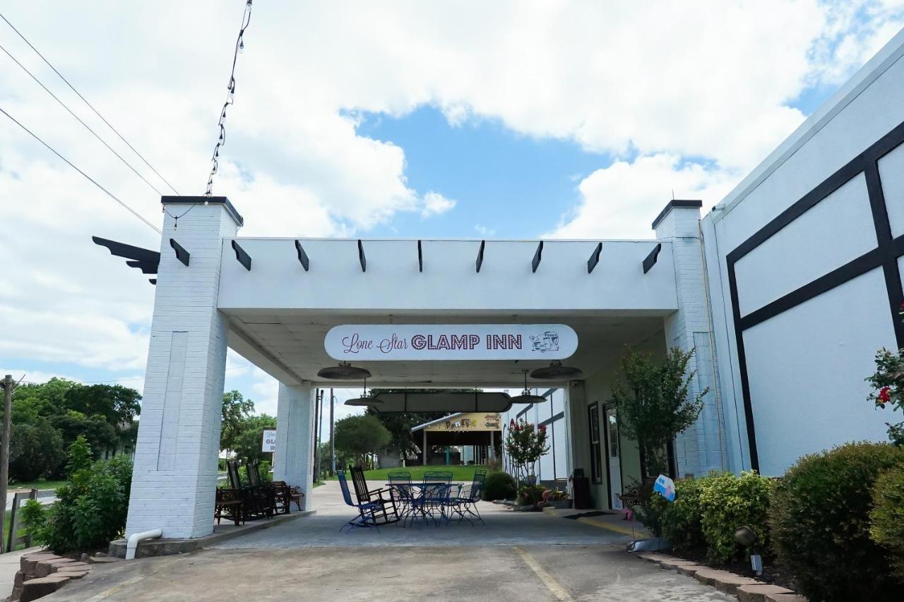 Lone Star Glamp Inn Warrenton Екстериор снимка