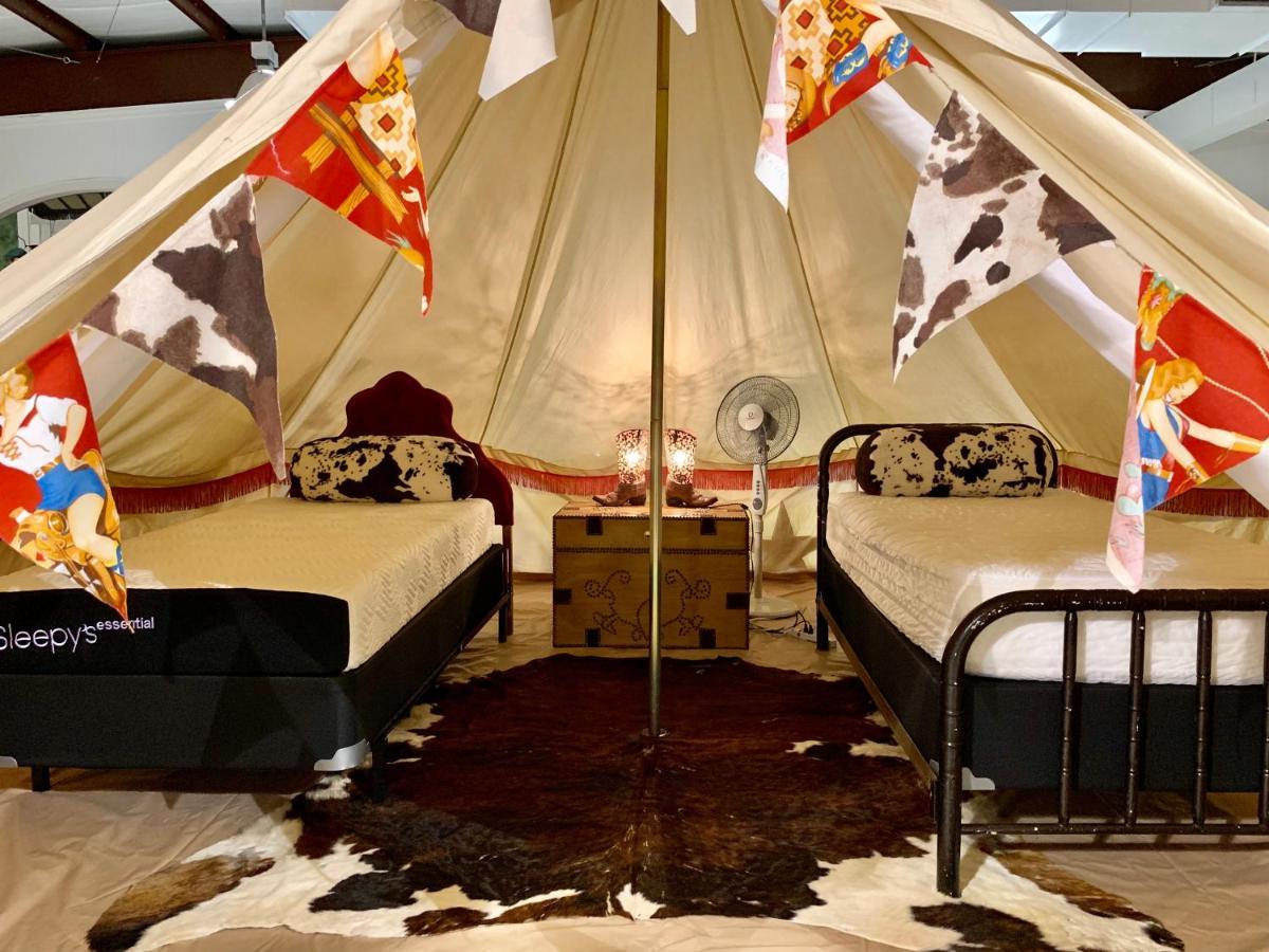 Lone Star Glamp Inn Warrenton Екстериор снимка