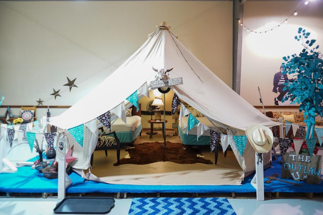 Lone Star Glamp Inn Warrenton Екстериор снимка