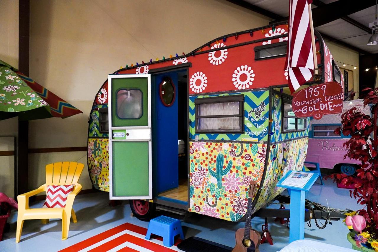 Lone Star Glamp Inn Warrenton Екстериор снимка