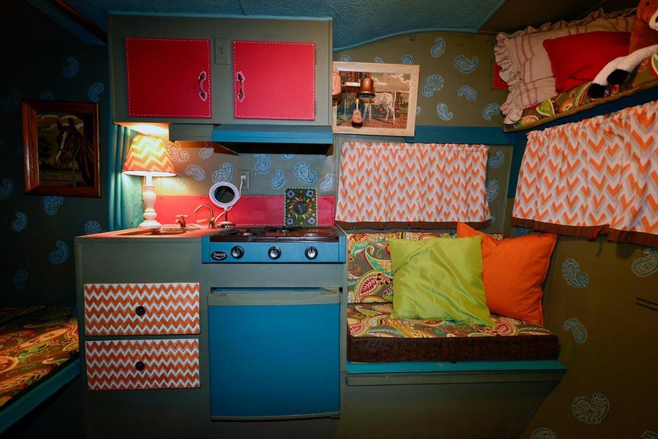Lone Star Glamp Inn Warrenton Екстериор снимка