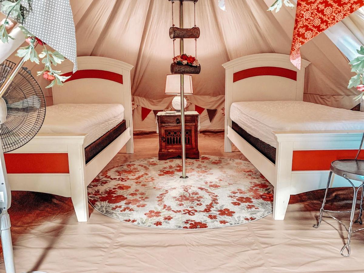Lone Star Glamp Inn Warrenton Екстериор снимка