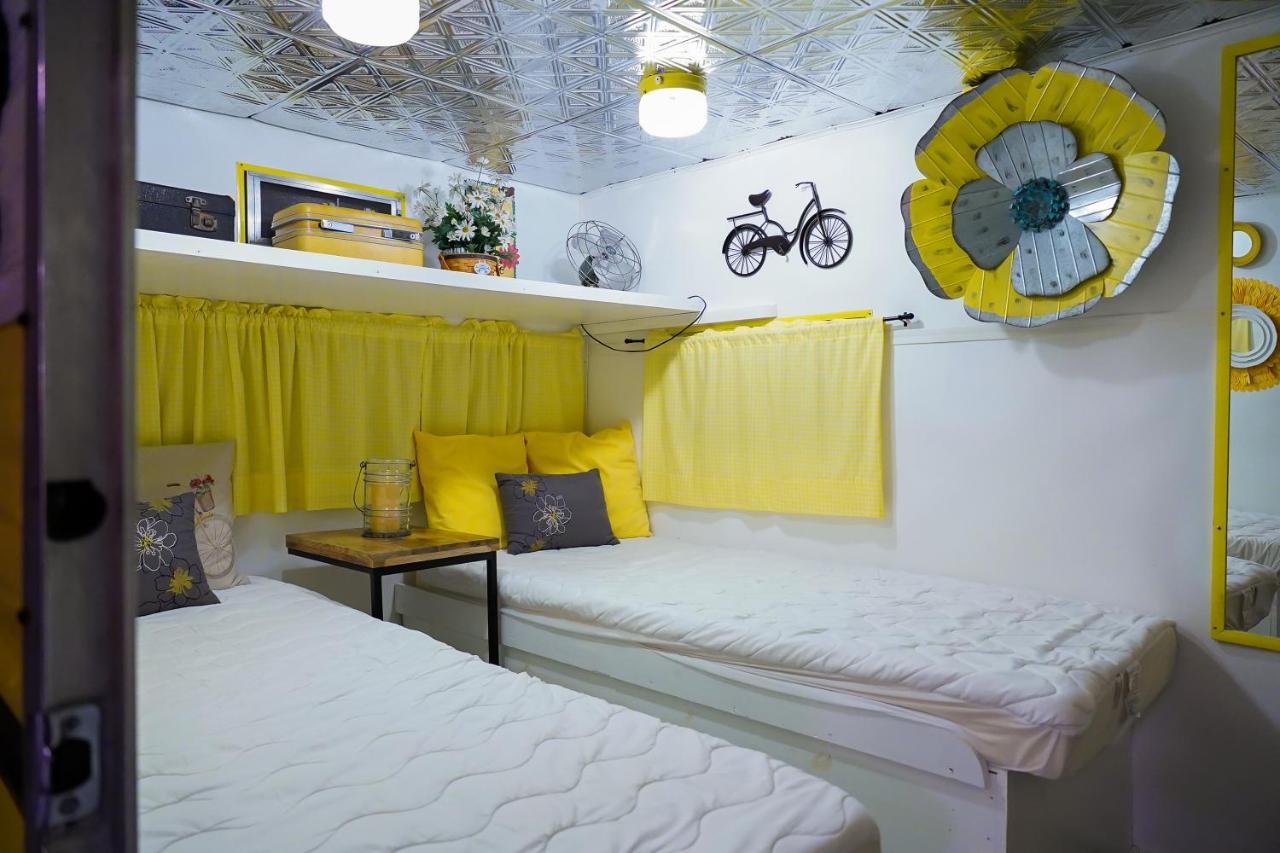 Lone Star Glamp Inn Warrenton Екстериор снимка