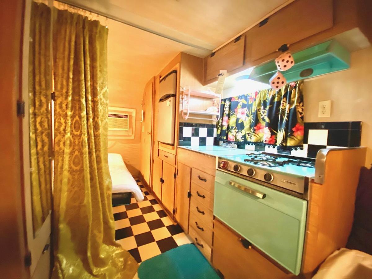 Lone Star Glamp Inn Warrenton Екстериор снимка