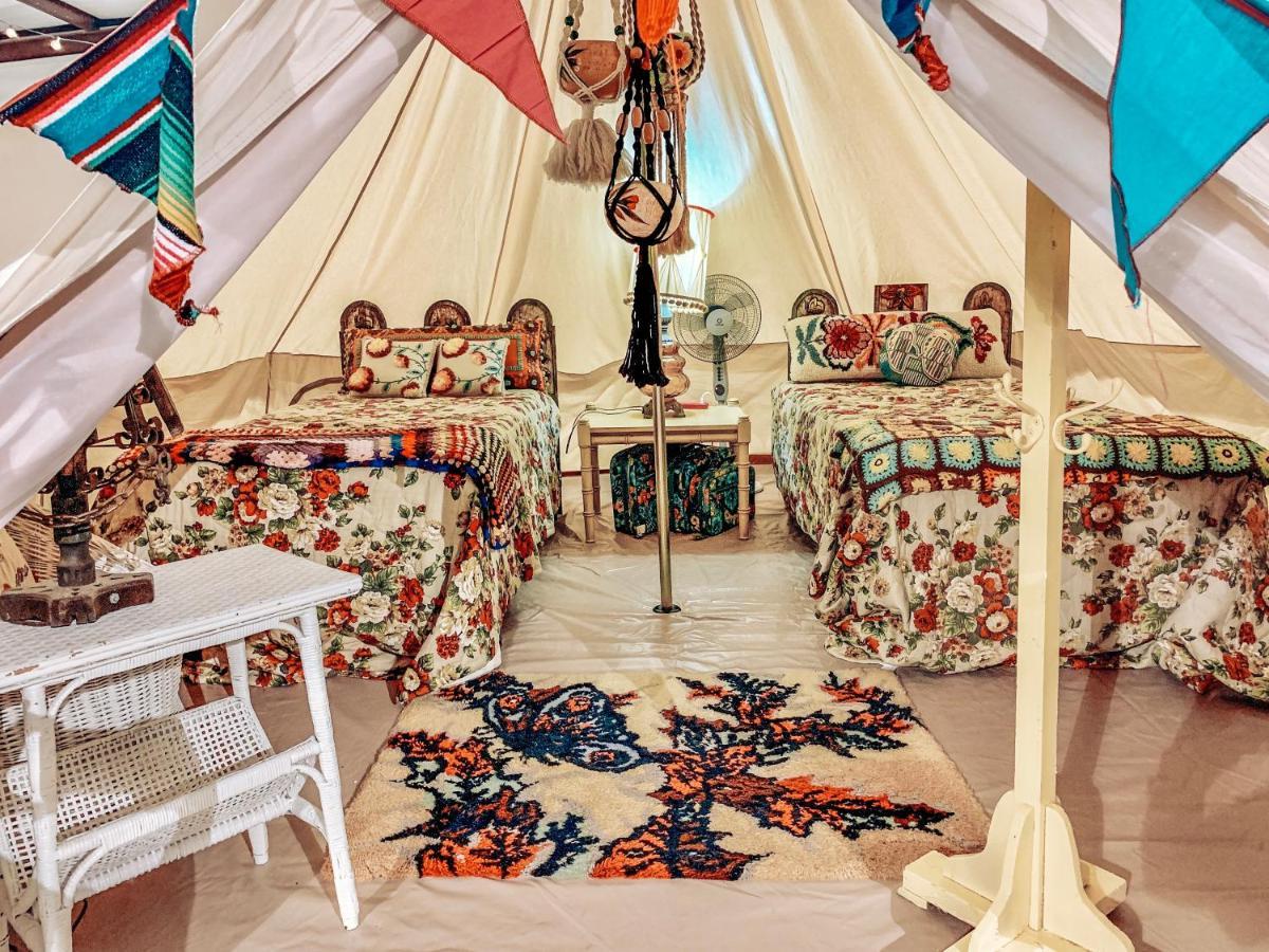 Lone Star Glamp Inn Warrenton Екстериор снимка