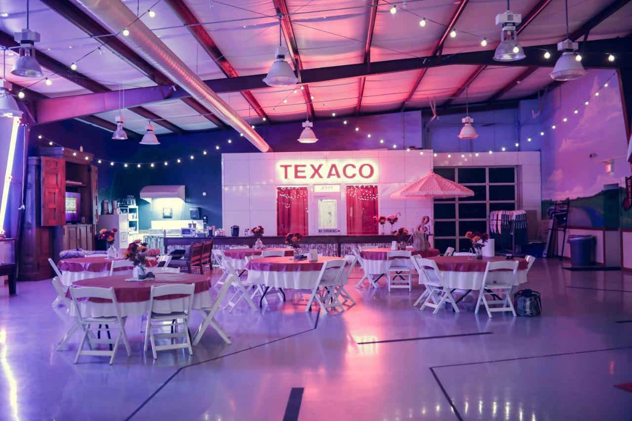 Lone Star Glamp Inn Warrenton Екстериор снимка