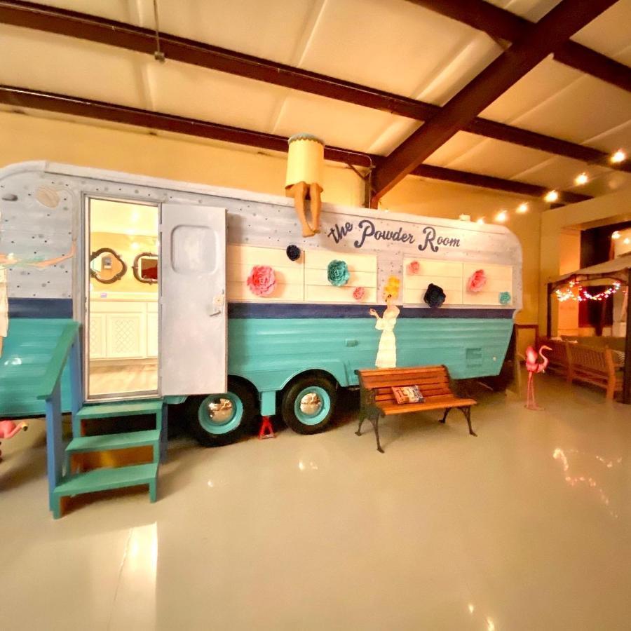 Lone Star Glamp Inn Warrenton Екстериор снимка