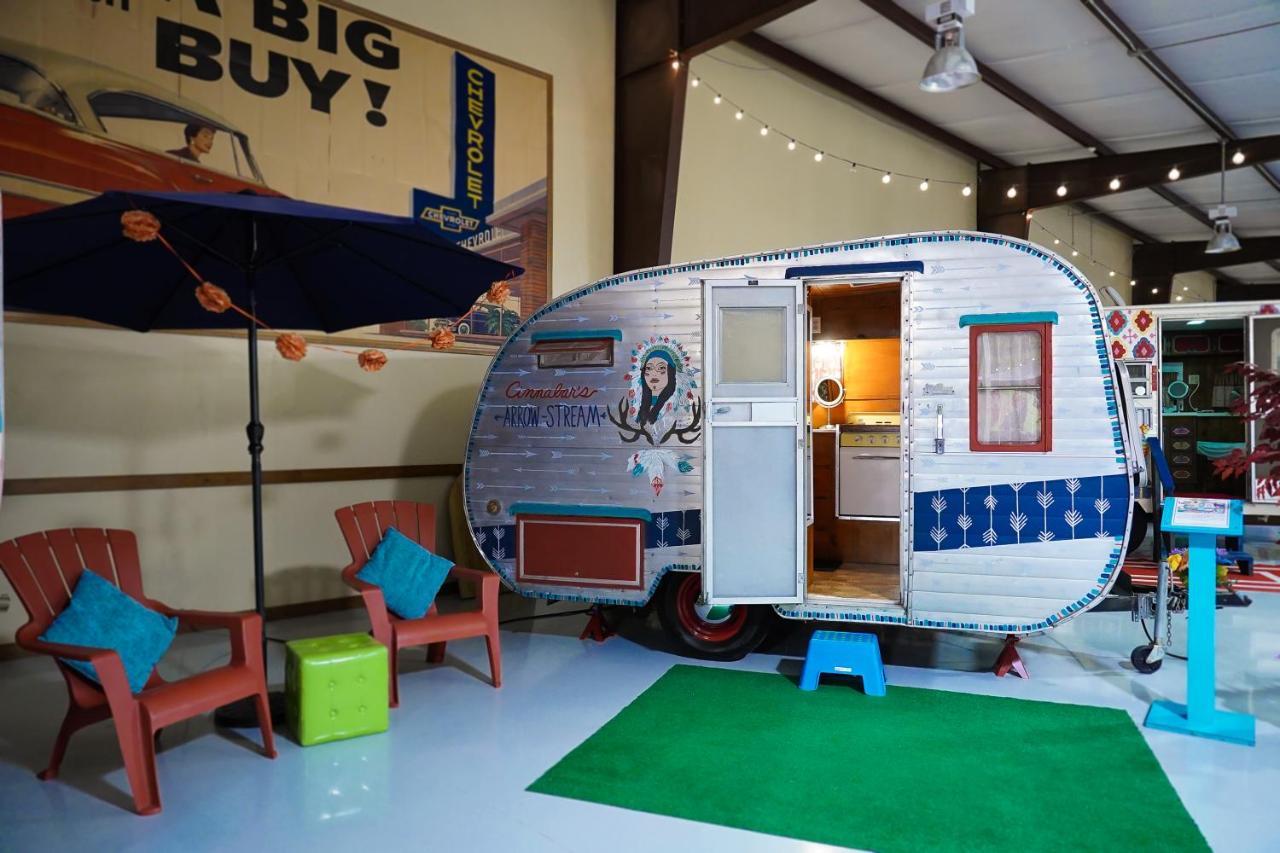 Lone Star Glamp Inn Warrenton Екстериор снимка