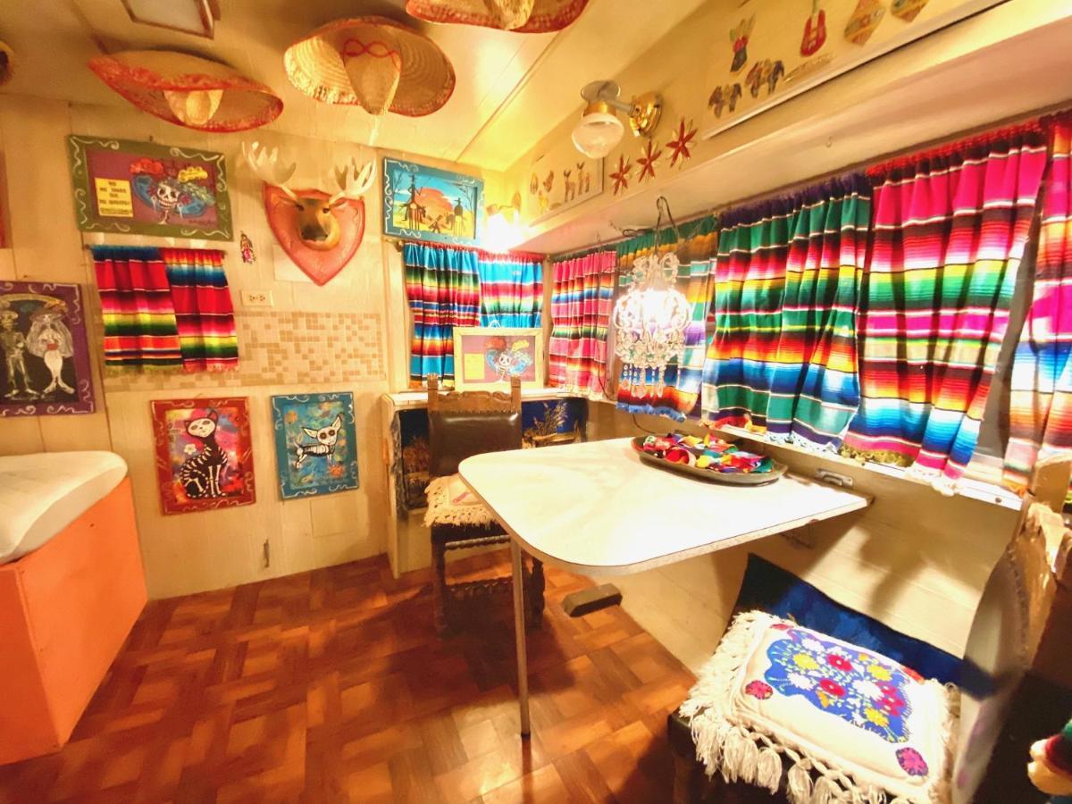 Lone Star Glamp Inn Warrenton Екстериор снимка
