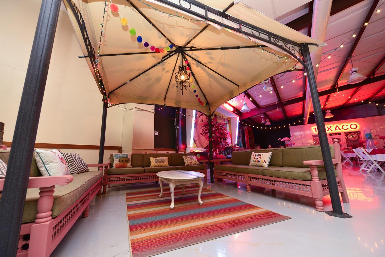 Lone Star Glamp Inn Warrenton Екстериор снимка