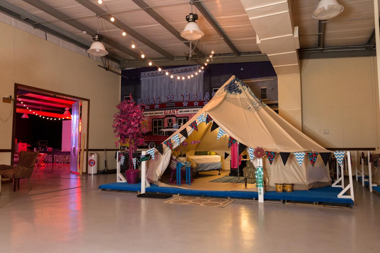 Lone Star Glamp Inn Warrenton Екстериор снимка