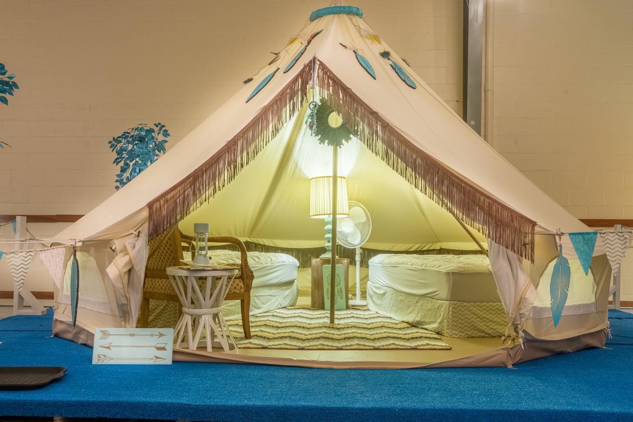 Lone Star Glamp Inn Warrenton Екстериор снимка