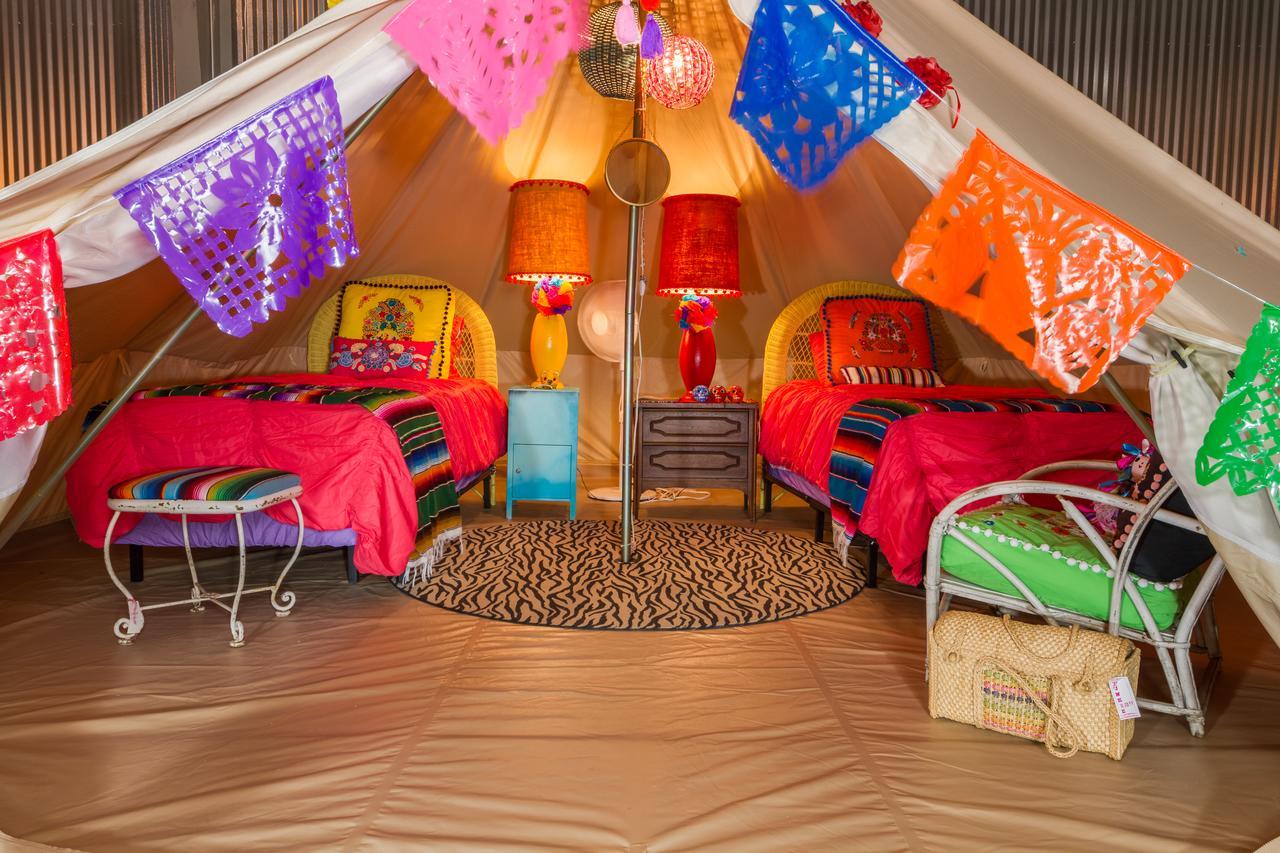 Lone Star Glamp Inn Warrenton Екстериор снимка