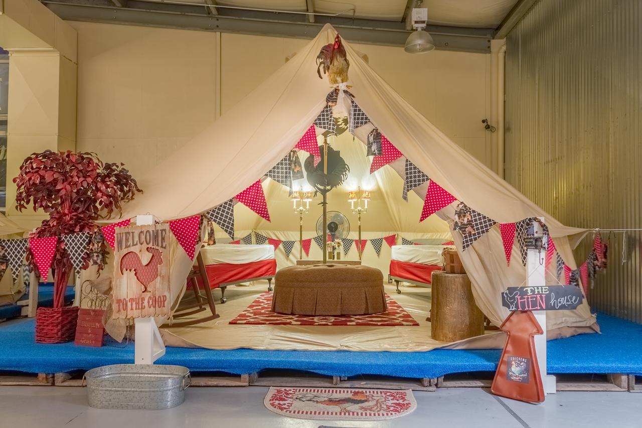 Lone Star Glamp Inn Warrenton Екстериор снимка