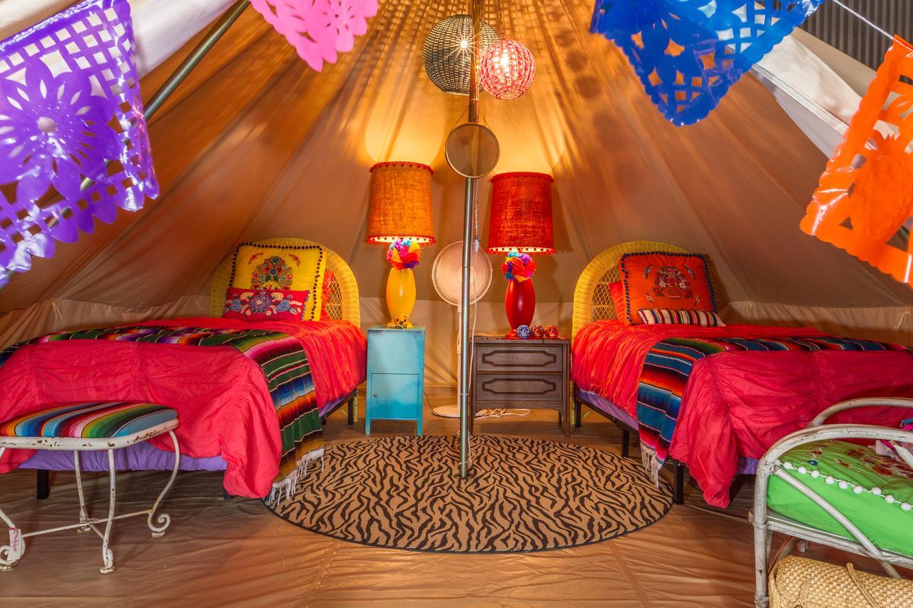 Lone Star Glamp Inn Warrenton Екстериор снимка